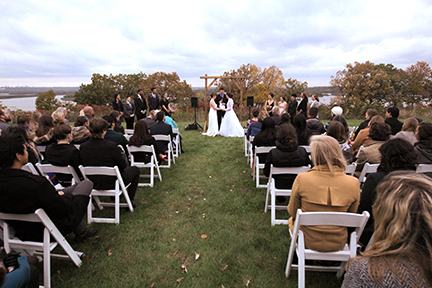 Outdoor wedding on Schaar's Bluff.